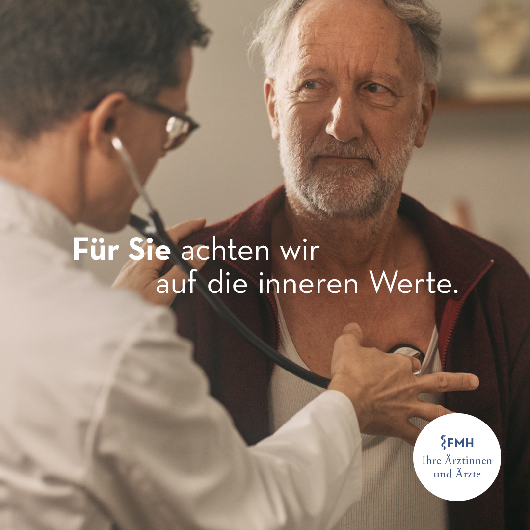 AGZ-Präsident Tobias Burkhardt behandelt Patienten